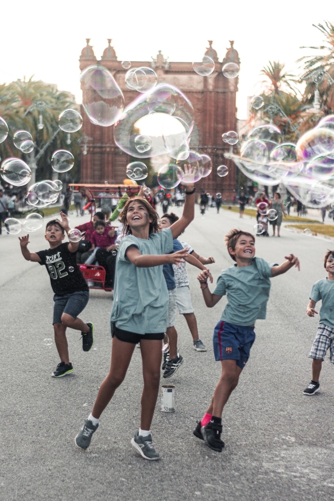 children playing bubbles, जीवनको अन्तिम दिन
